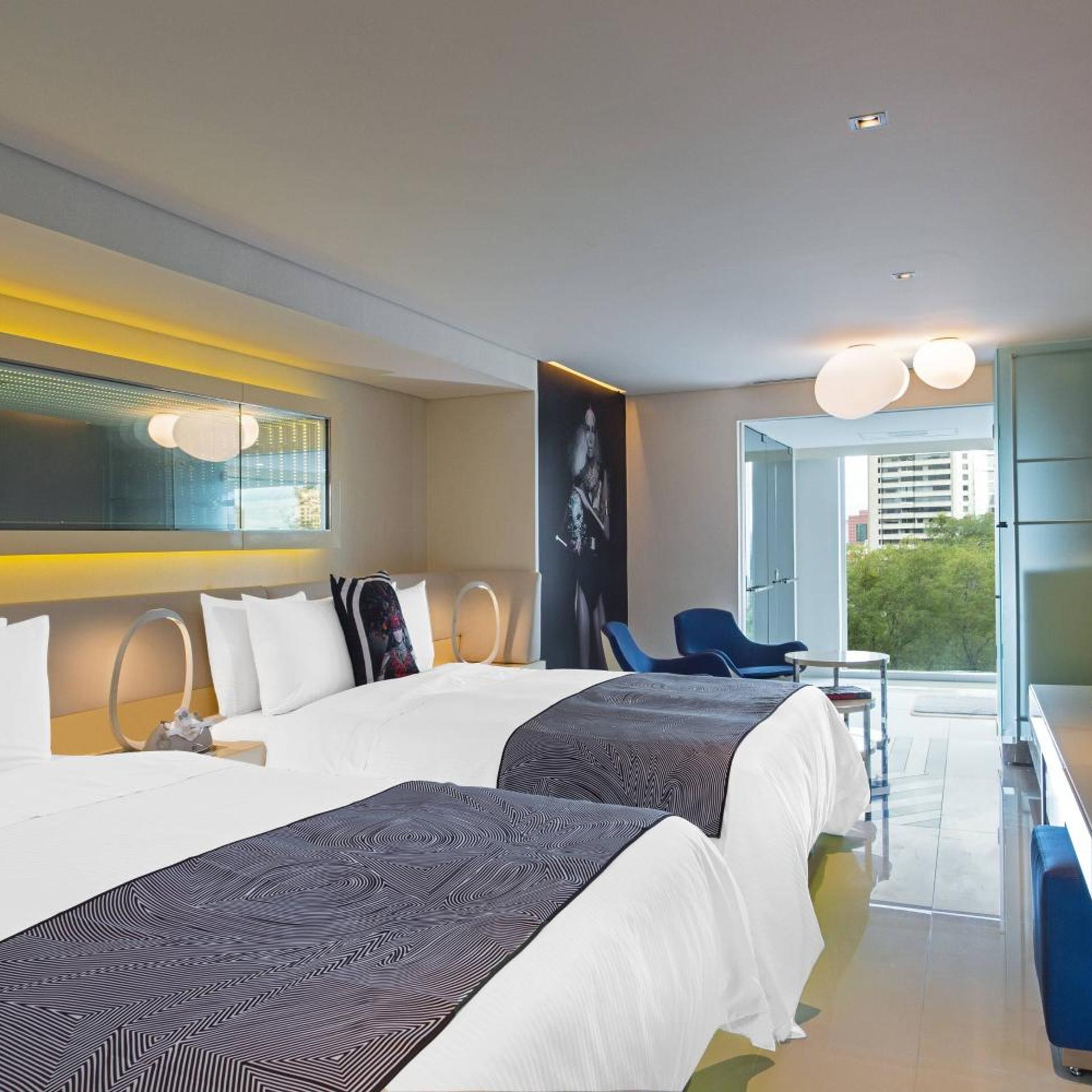 Deluxe, 2 Queen Beds, Partial City View