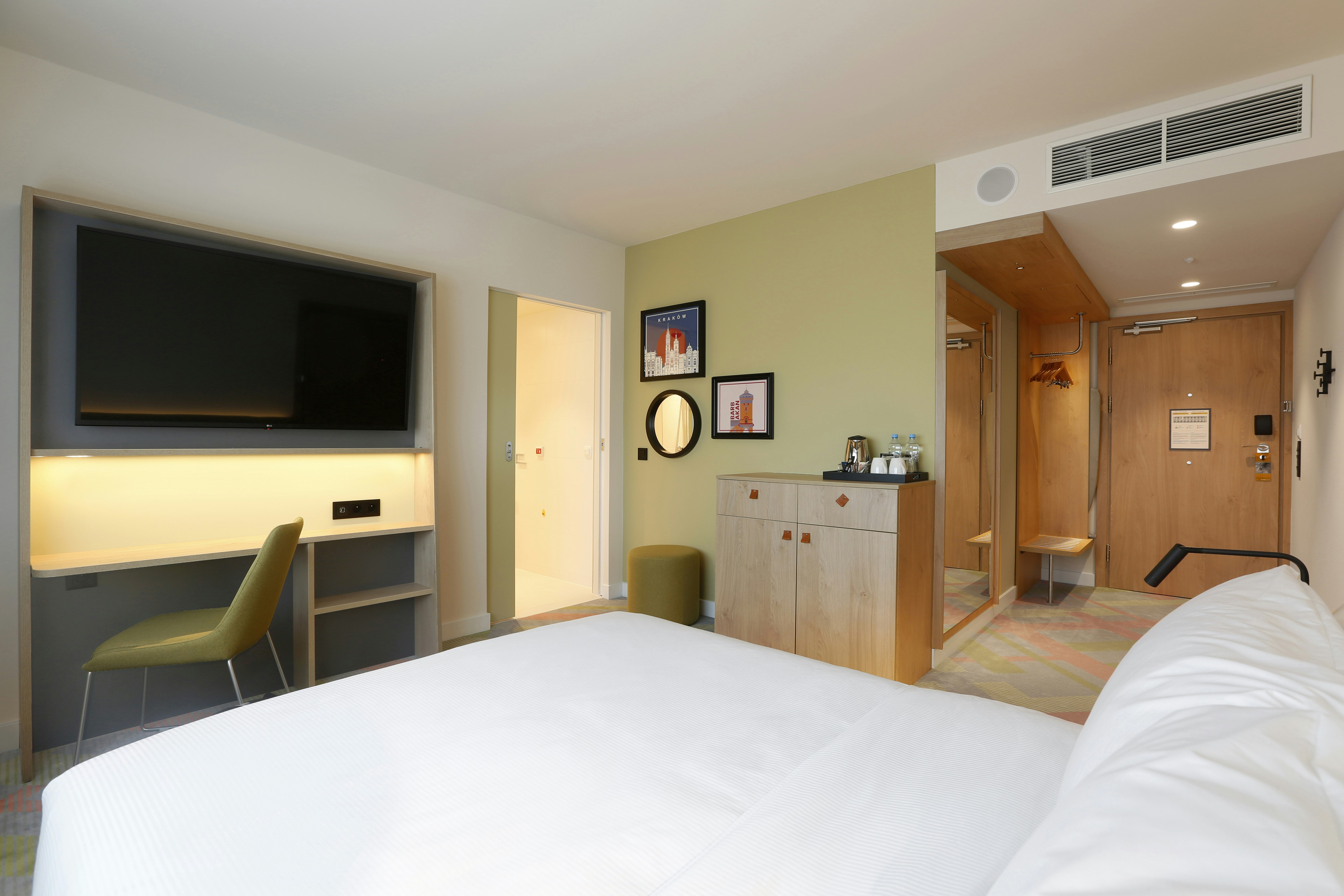 ROOM, QUEEN BED, ACCESSIBLE
