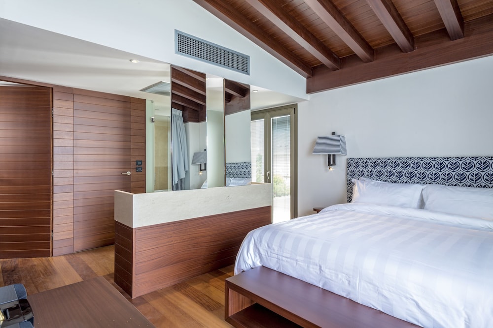 EXECUTIVE, SUITE, PRIVATE POOL
