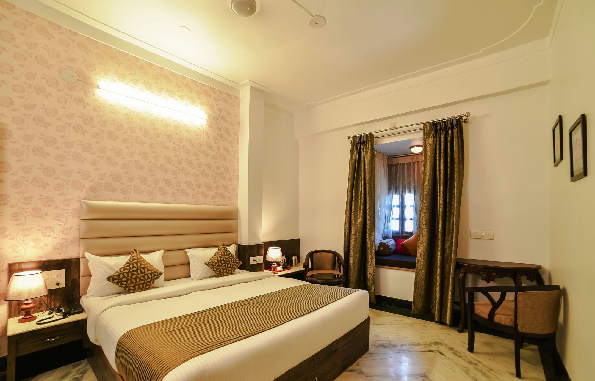 LUXURY, KING BED, CITY VIEW