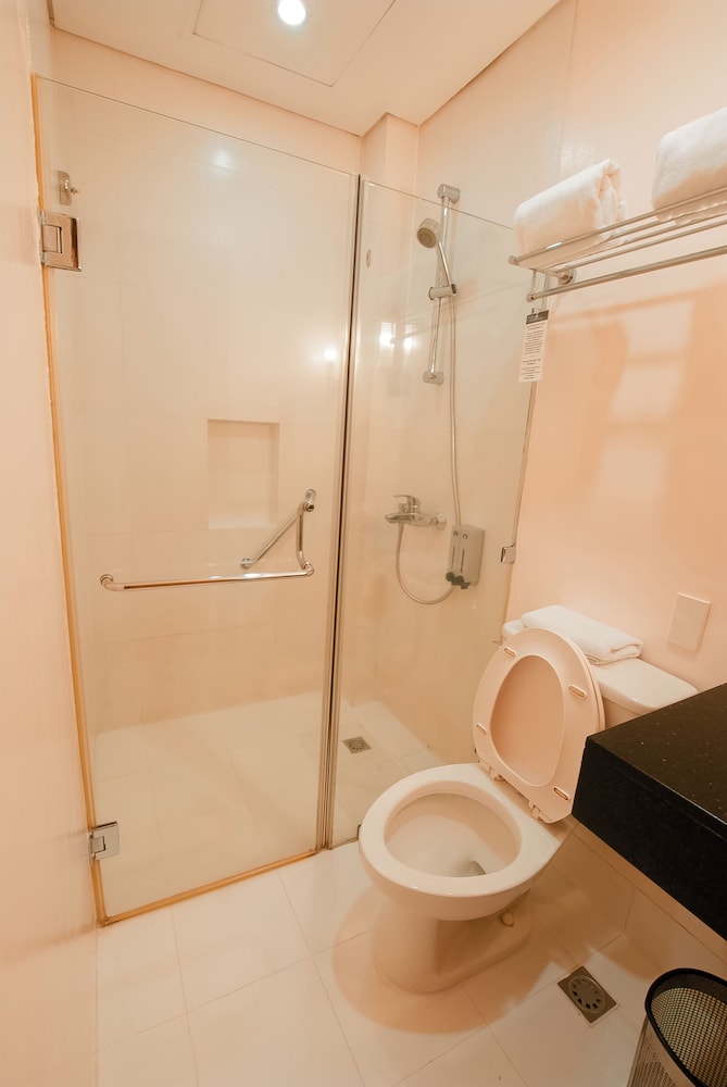 City Garden Suites Manila 67/69