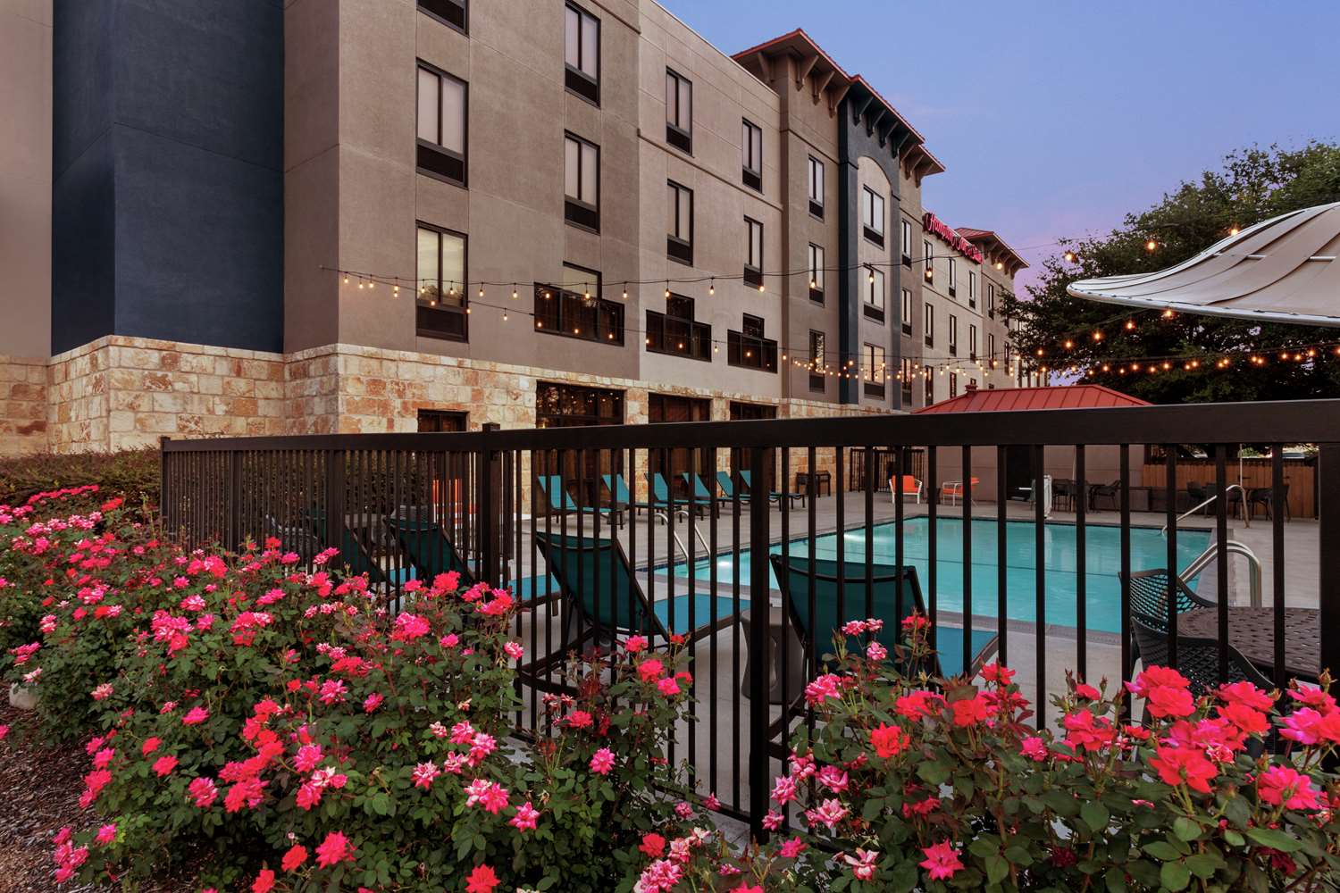 Hampton Inn Suites San Marcos 40/44