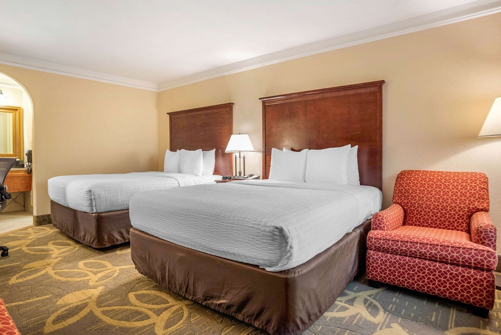 Clarion Inn Conference Center Gonzales, LA 7/41
