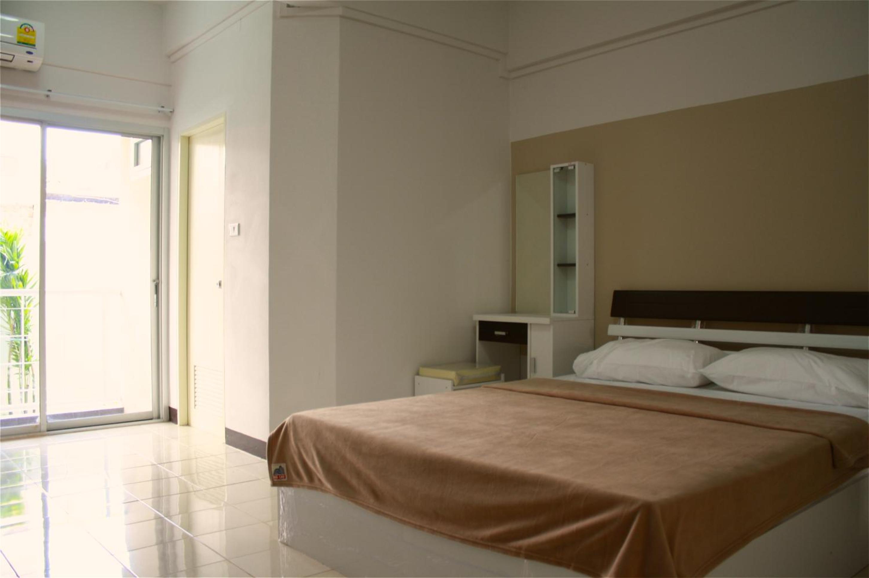 Baanbudsarin Apartment 11/27