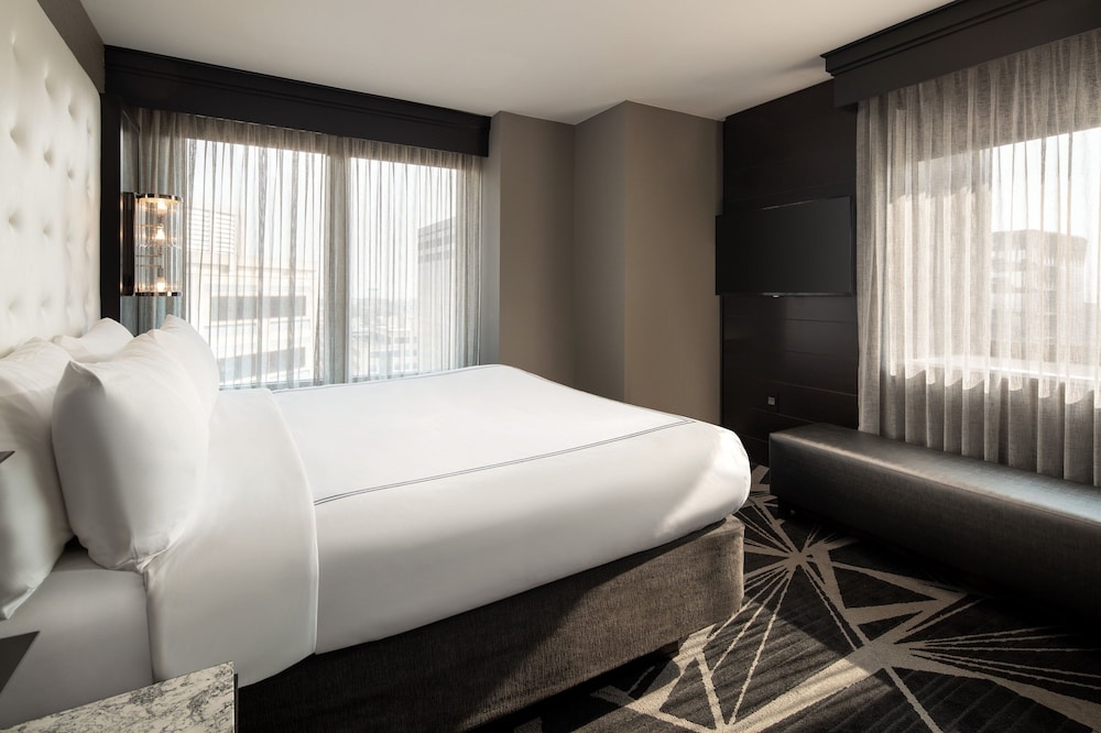 1 Bedroom, Chic, Suite, King Bed, Sofa