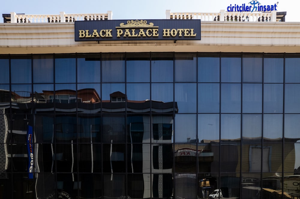 Black Palace Hotel 4/43