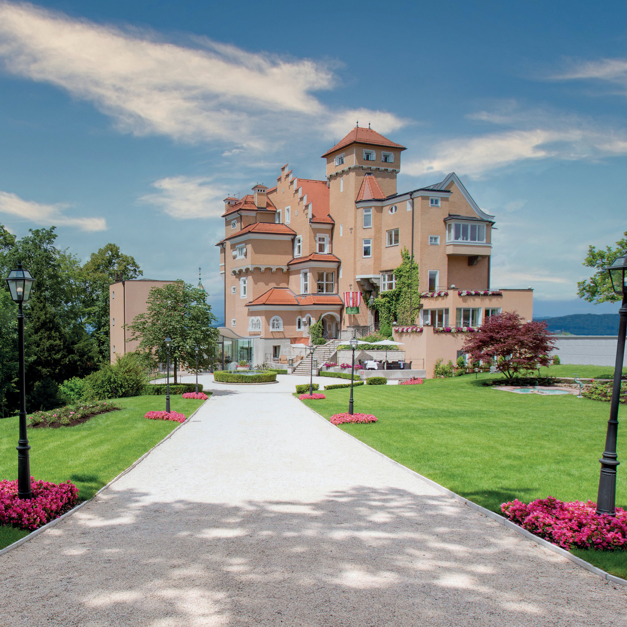 Schloss Monchstein Hotel 77/84