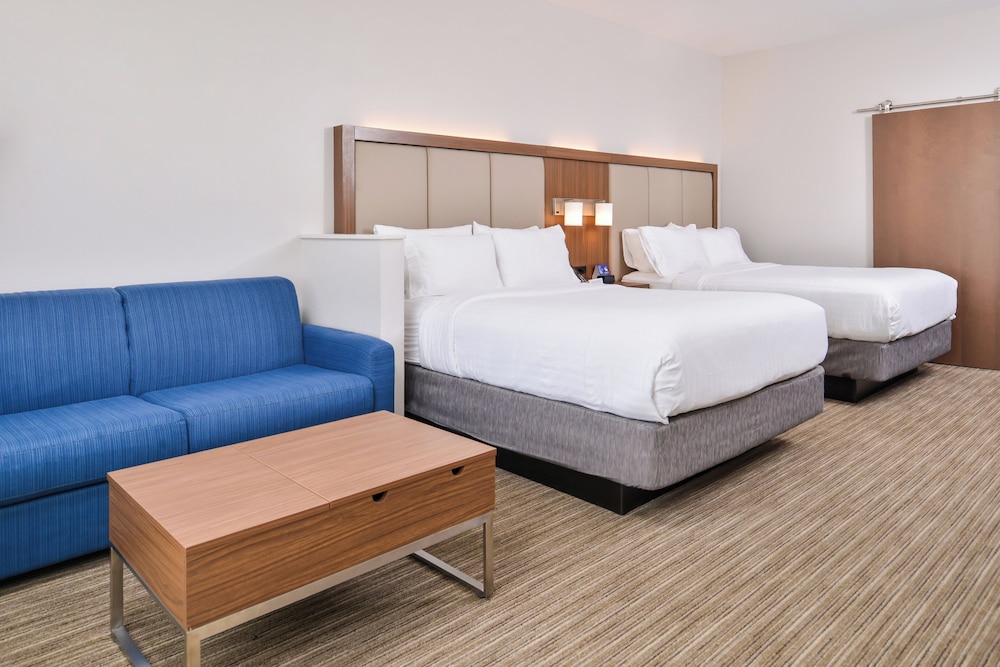 Suite, 2 Queen Beds, Sofa