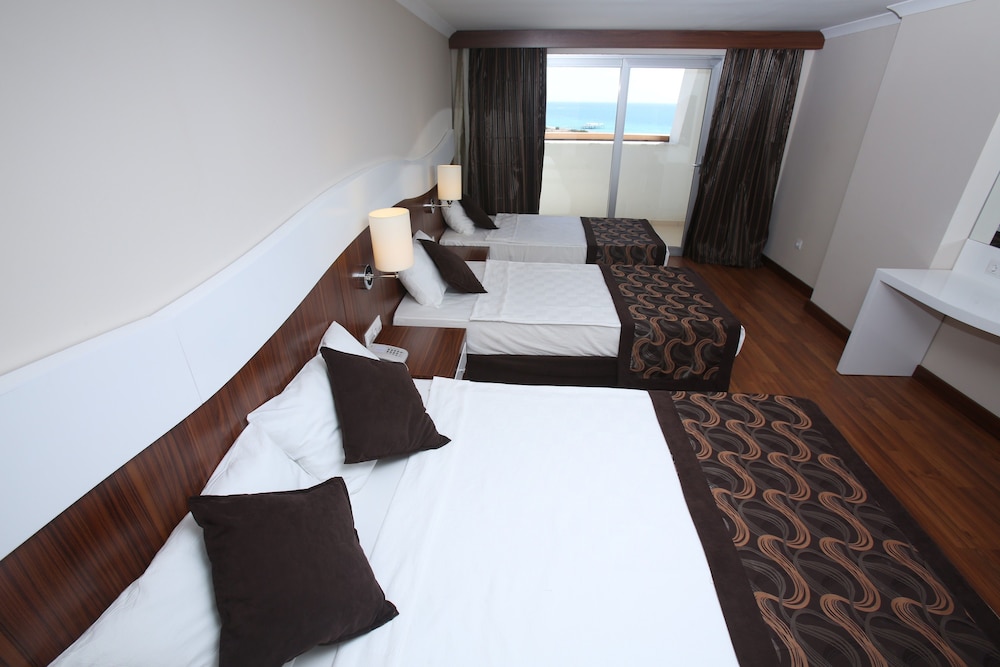 Throne Beach Resort and Spa 18/50