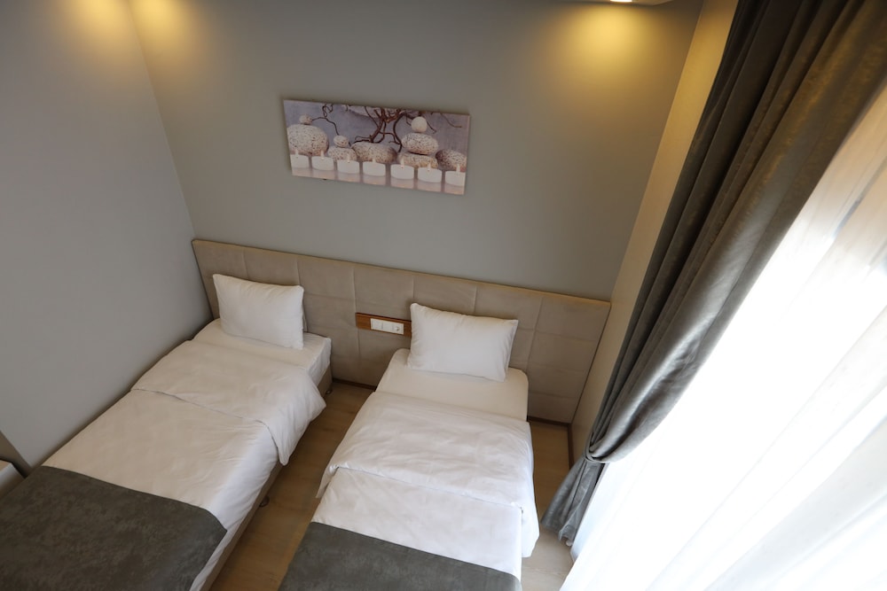 ROYAL INCI AIRPORT HOTEL 28/67