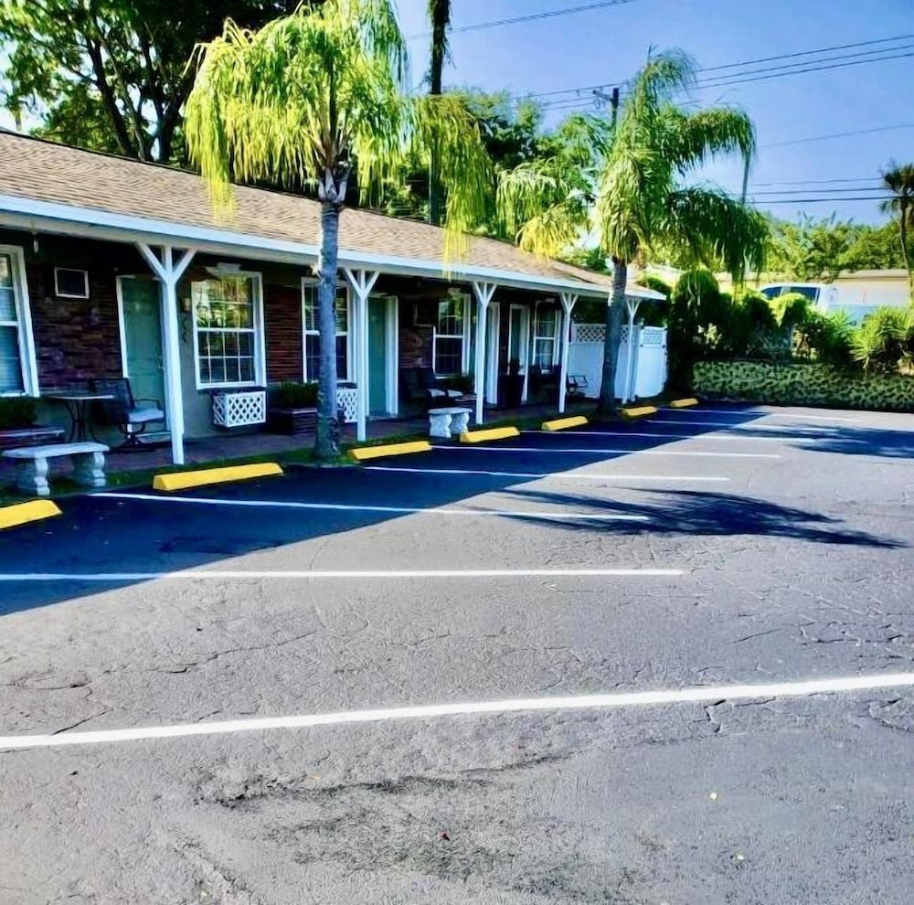 Shamrock Cove Inn 36/50