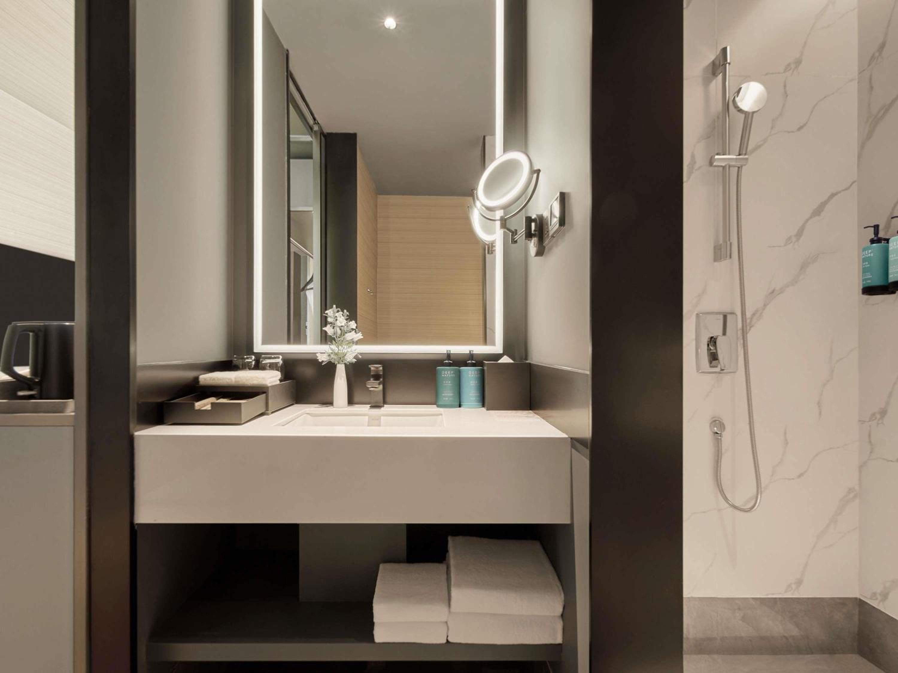 غرفة سوبيريور بسريرين منفصلين وسريرين مزدوجين مع أريكة، Novotel Yinchuan Lanxigu 7/7