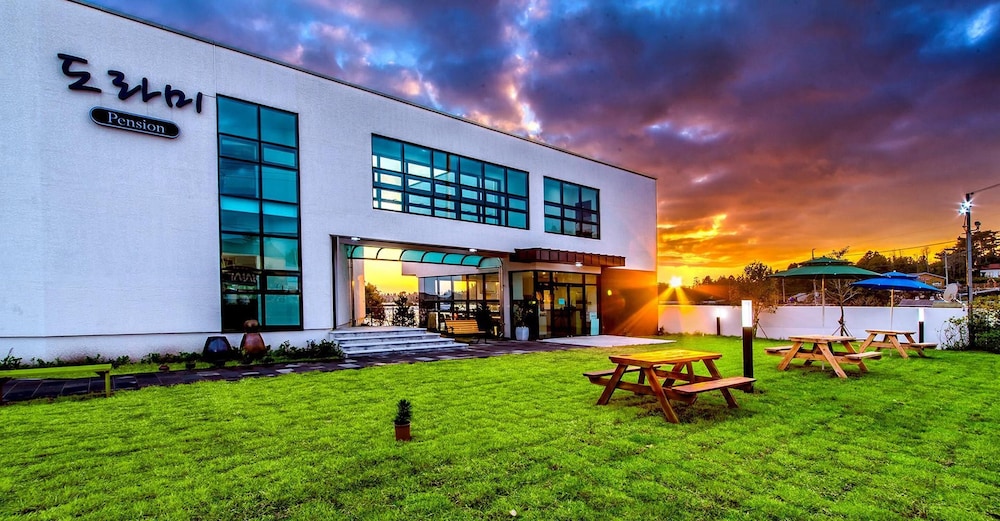 Seogwipo Dorame Pension 16/23