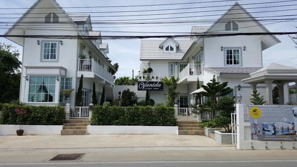 Vanida Antique Home 8/27