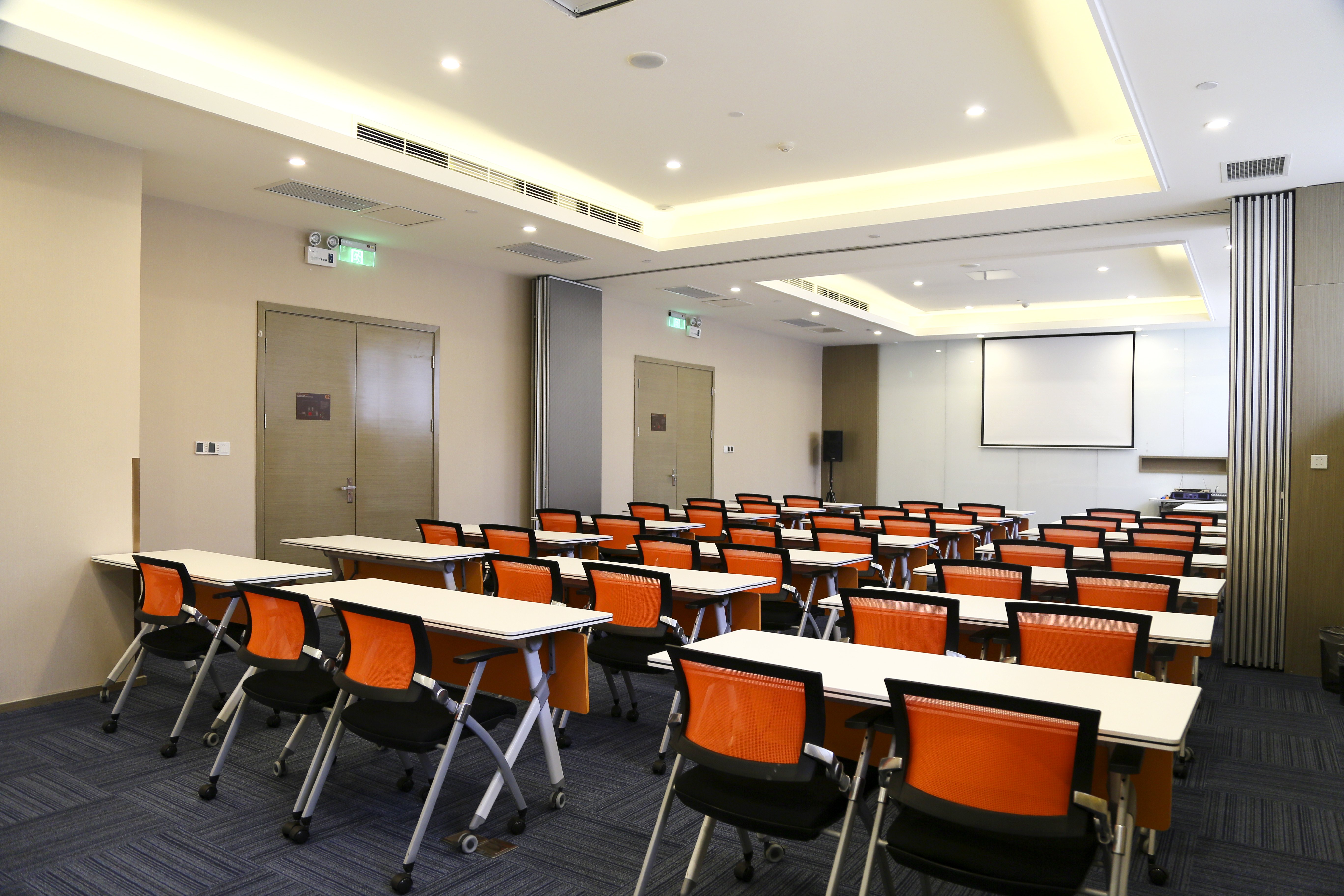 HOLIDAY INN EXPRESS CHENGDU JINNIU 26/29