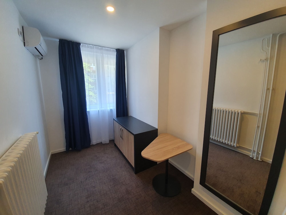 Premium Crown Suites 35/47