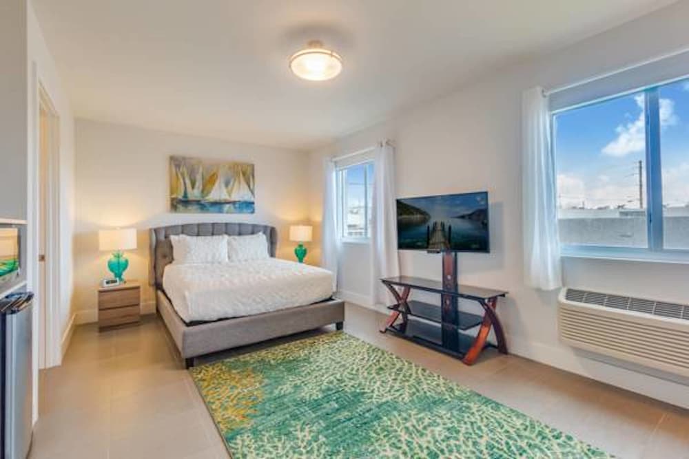 PREMIER, STUDIO, SUITE, QUEEN BED
