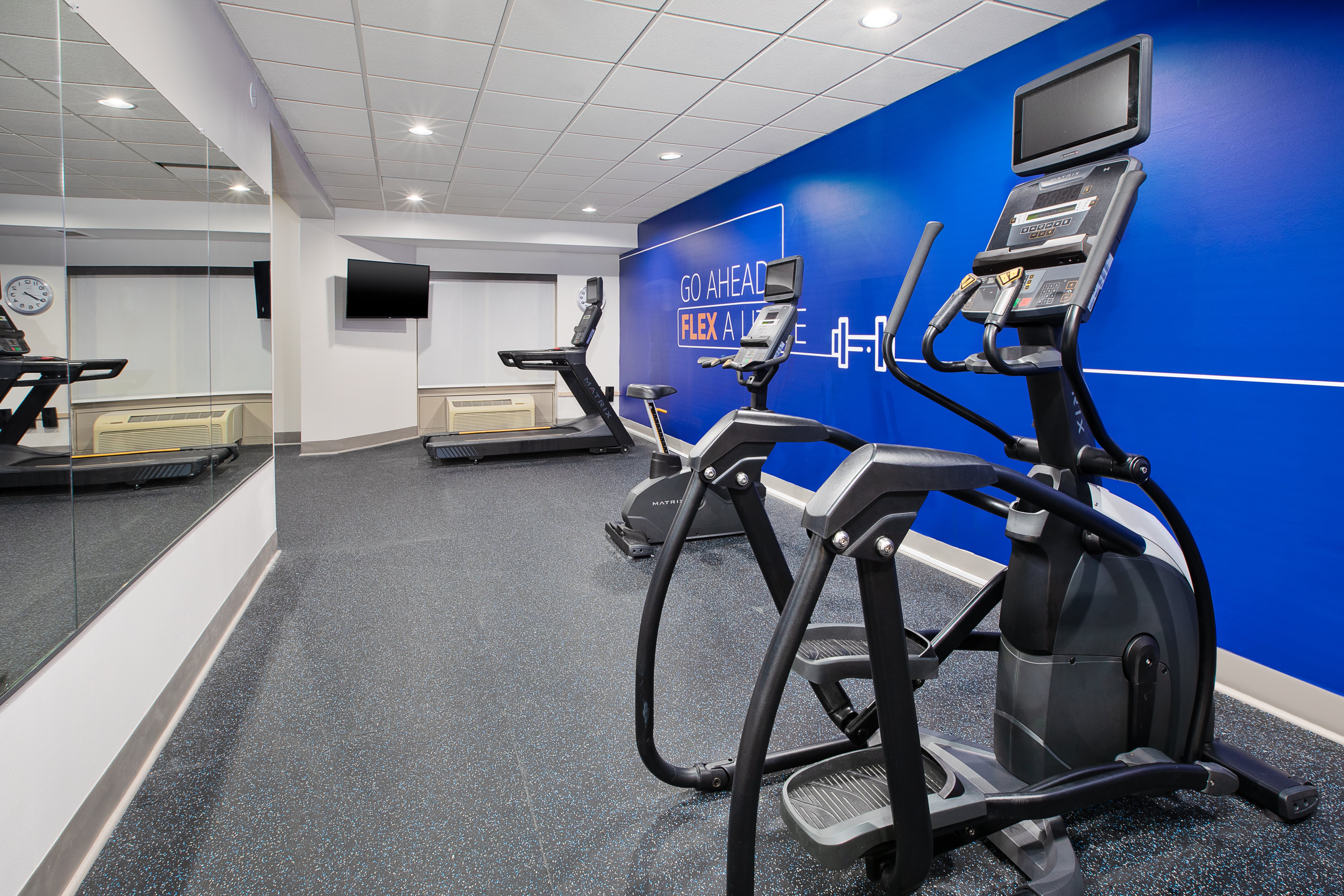 Holiday Inn Express And Suites Milwaukee Nw Park Place 45/79