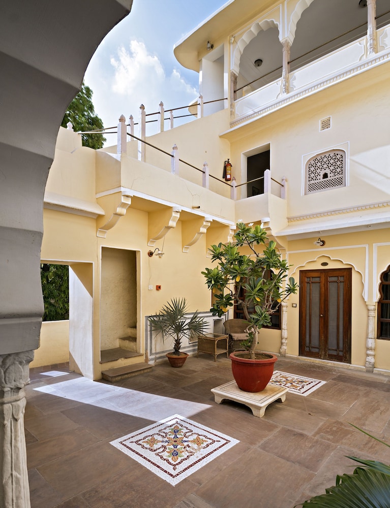 SAMODE HAVELI 10/55