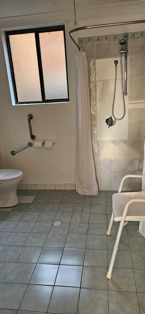 Port O Call Motel 54/54