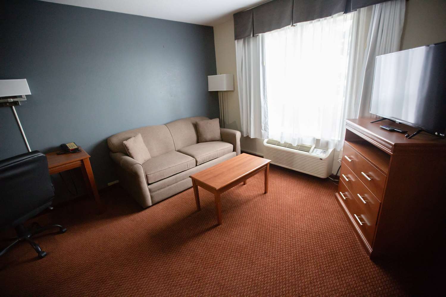 Super 8 by Wyndham Whitecourt 18/30