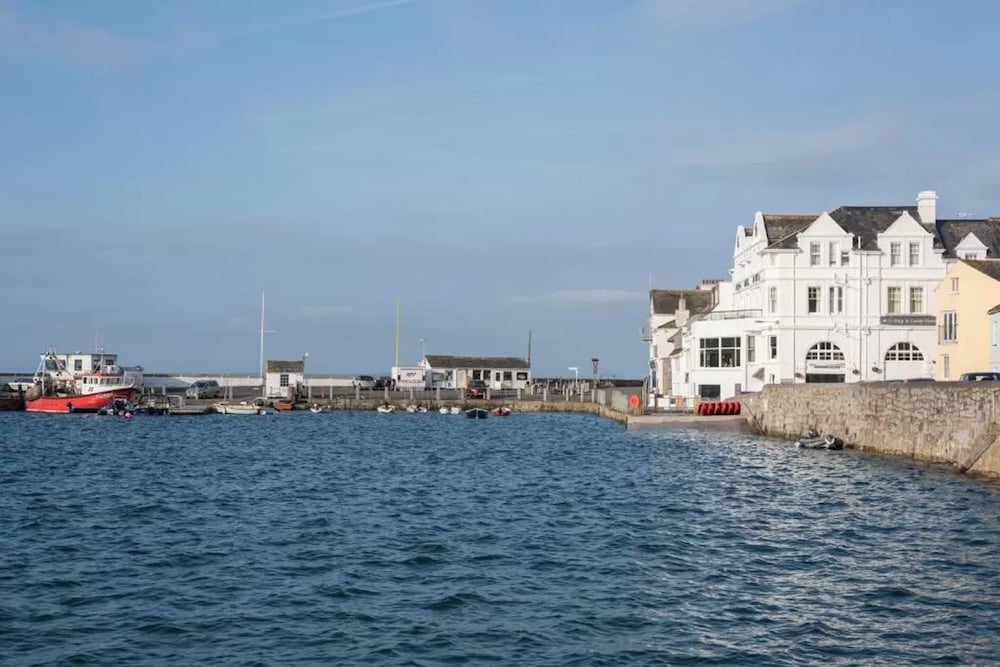 Ship and Castle Hotel 60/70