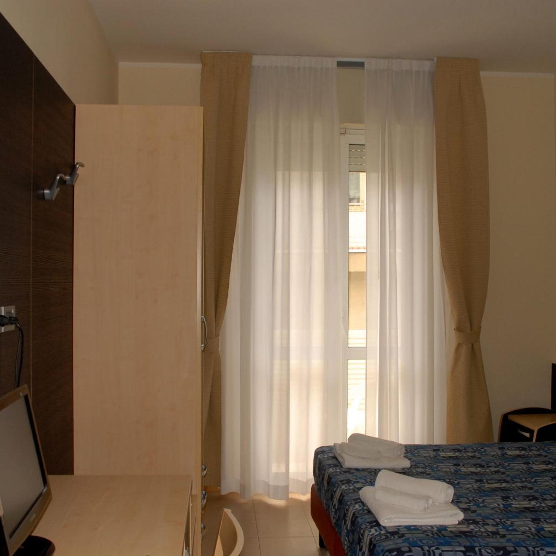 غرفة ثلاثية بشرفة، Hotel Arno Rimini 2/3