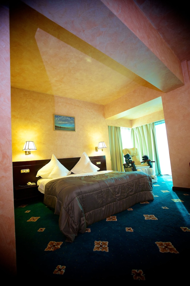 Hotel Delta 4 14/44