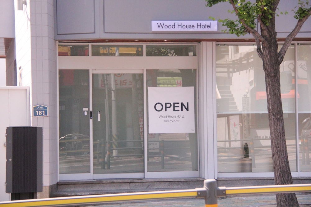 Wood House Hotel 1/35