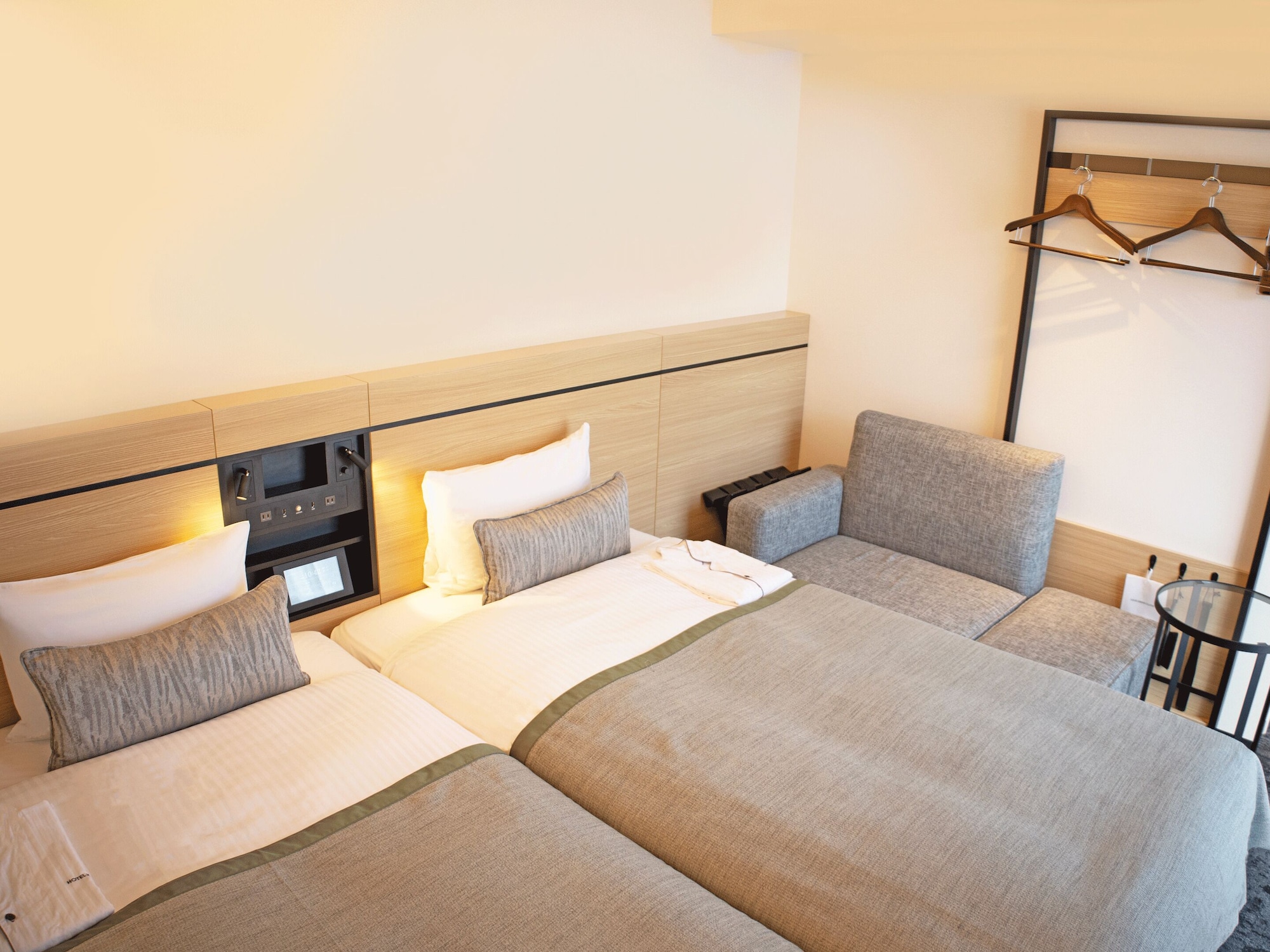 ECONOMY, TWIN BEDS