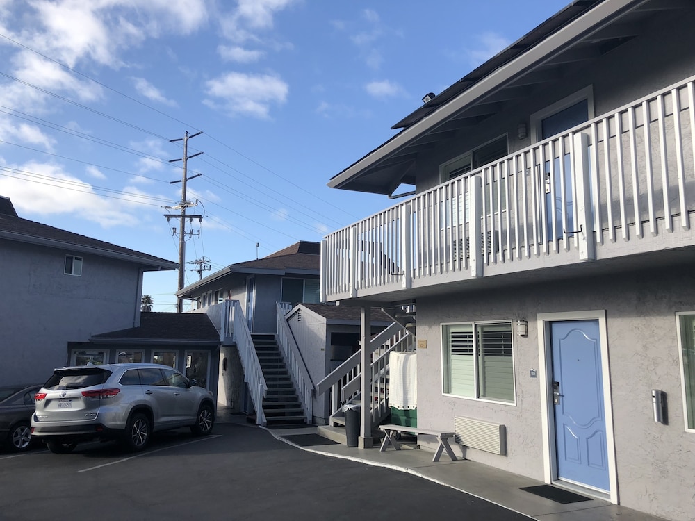 Pacific Inn Monterey 34/49