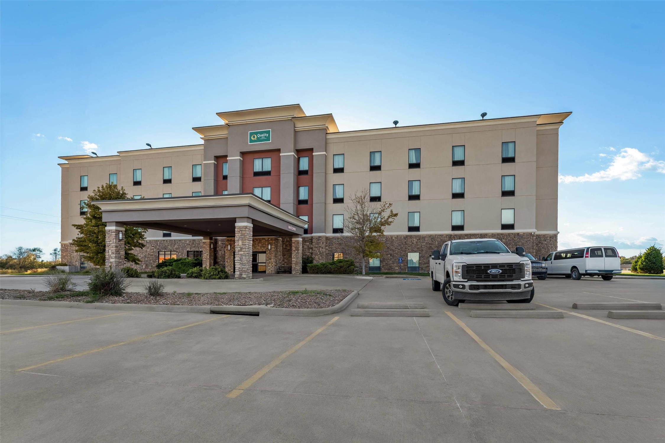 Quality Inn - Pratt 24/28