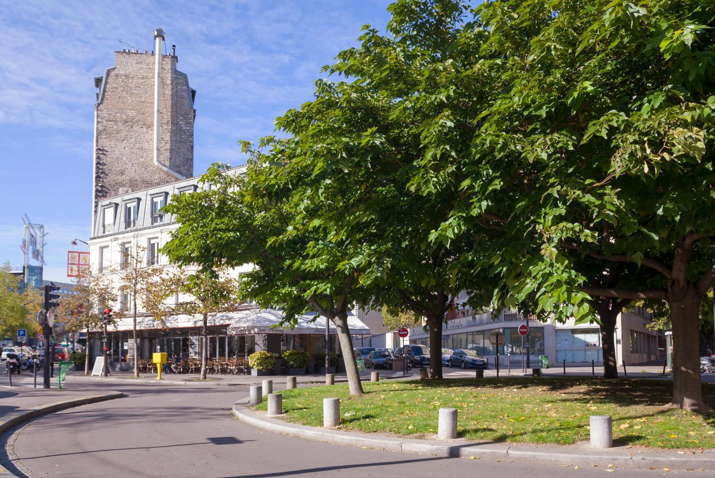 HOTEL DE LA PLACE DES ALPES 26/35