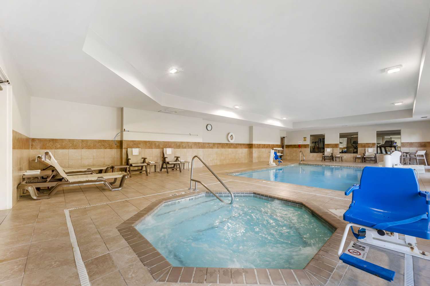 Comfort Inn & Suites Porter near Indiana Dunes 4/13