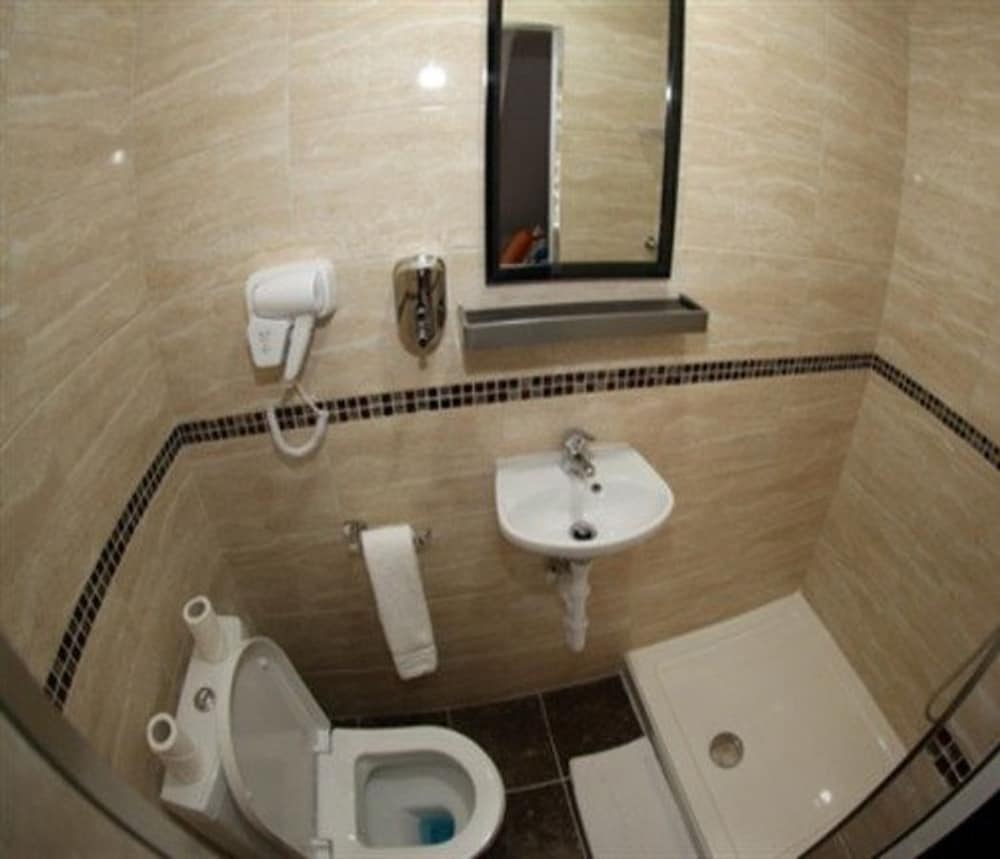 Heathrow Inn 56/56