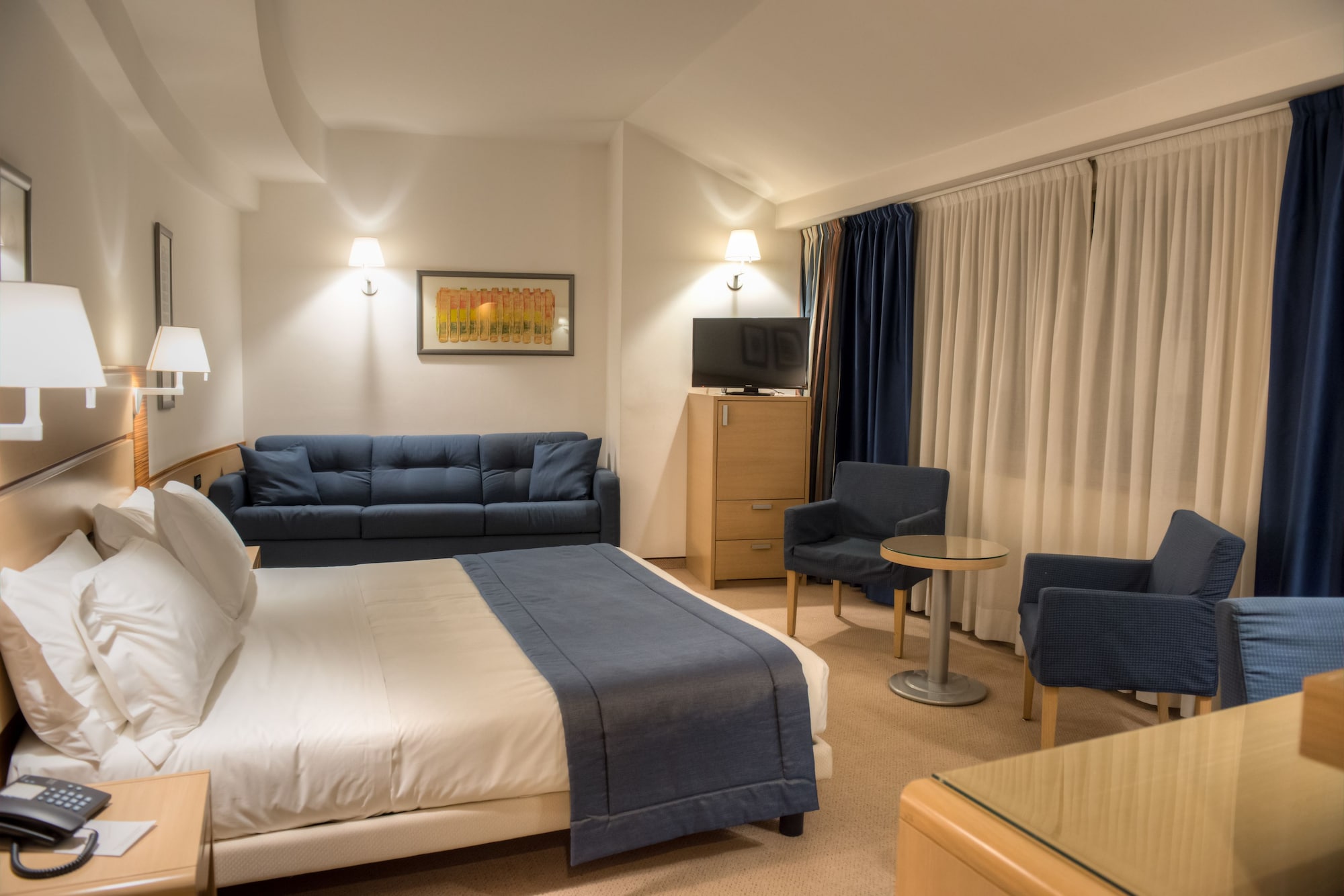 غرفة قياسية رباعية بسرير كوين وسريرين منفصلين، Cardano Hotel Malpensa 3/6