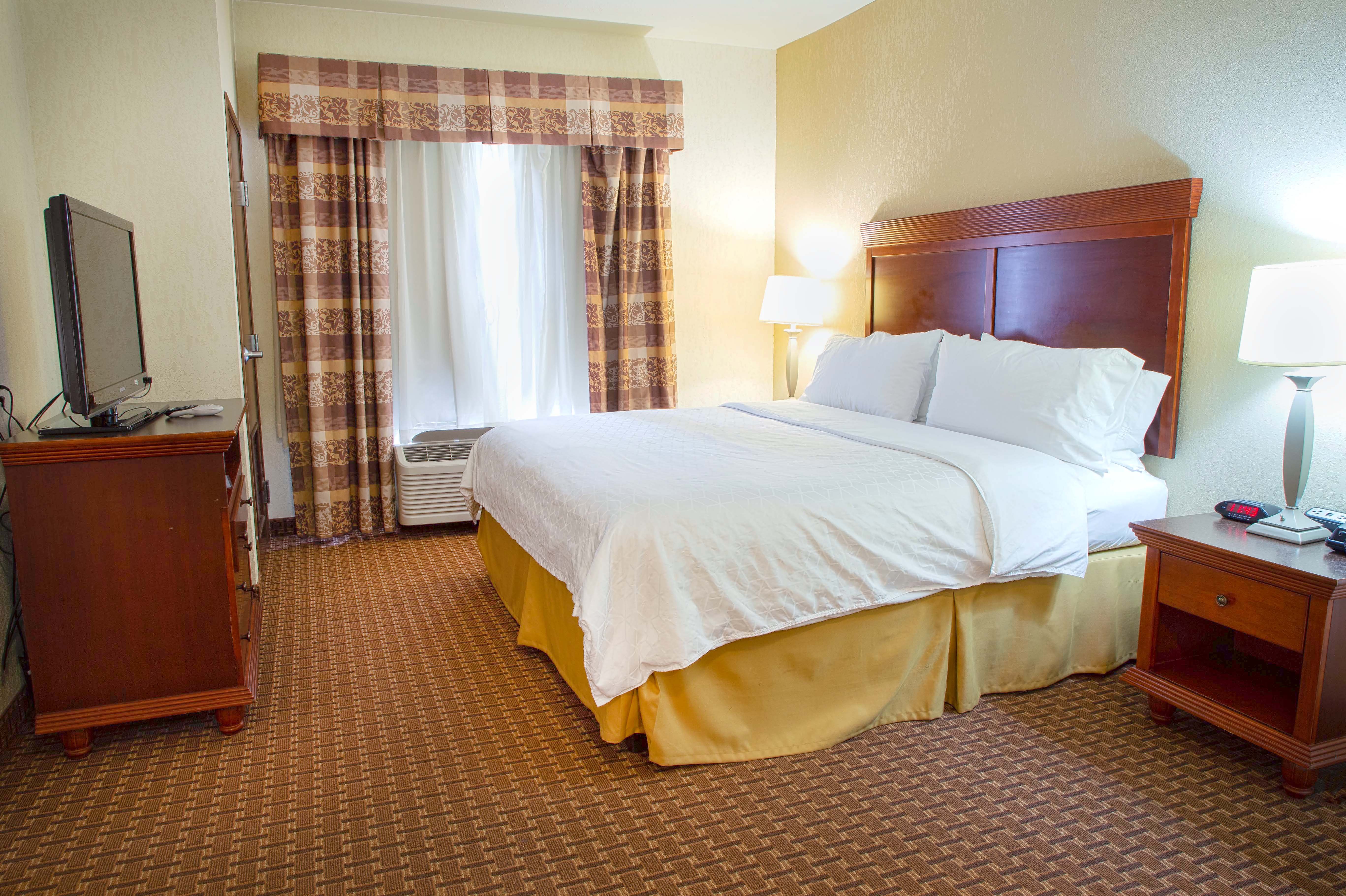 Holiday Inn Express Hotel And Suites Center Tx 23/76