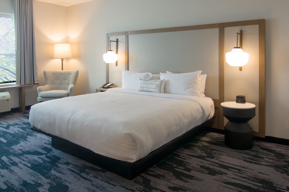 SUITE, KING BED, SOFA, ACCESSIBLE