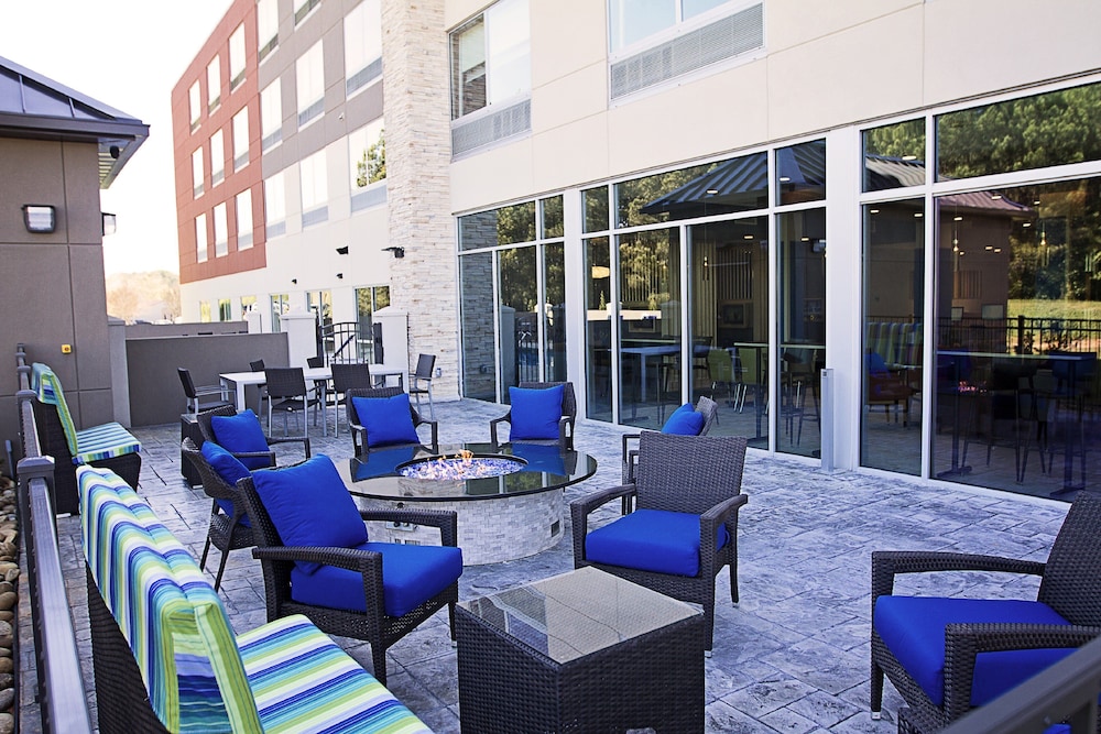 Holiday Inn Express Suites Greenwood Mall 52/67