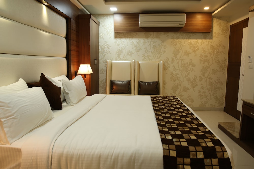 SUPERIOR, DOUBLE BED, NO WINDOW, ACCESSIBLE
