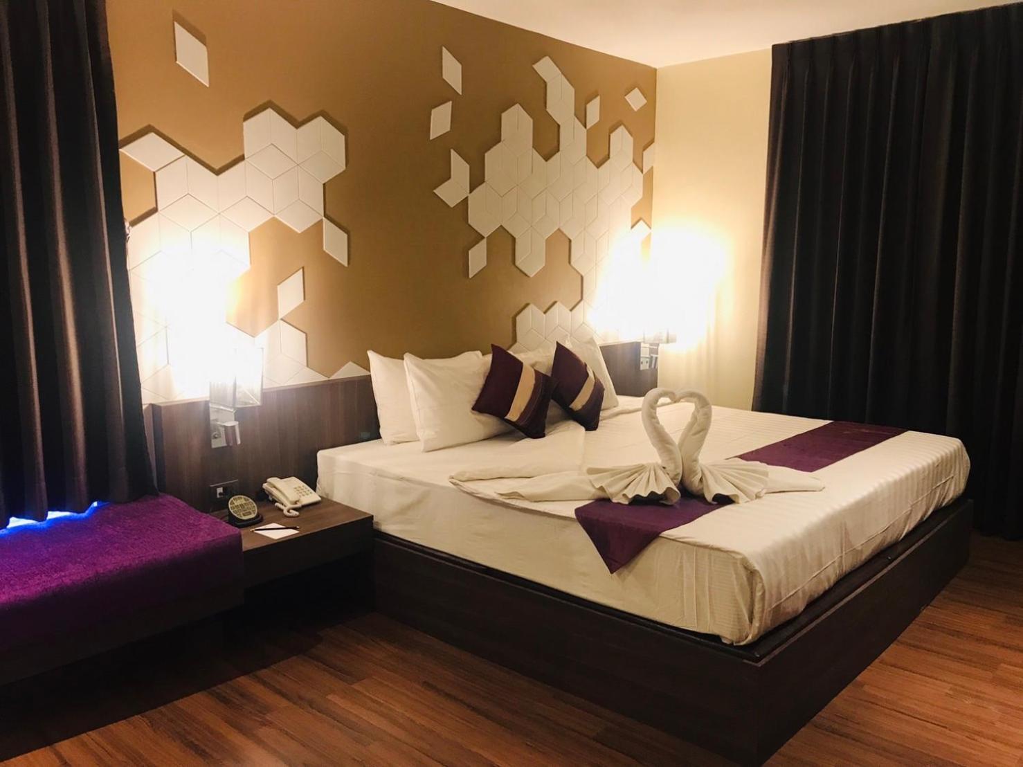 LUXURY, SUITE