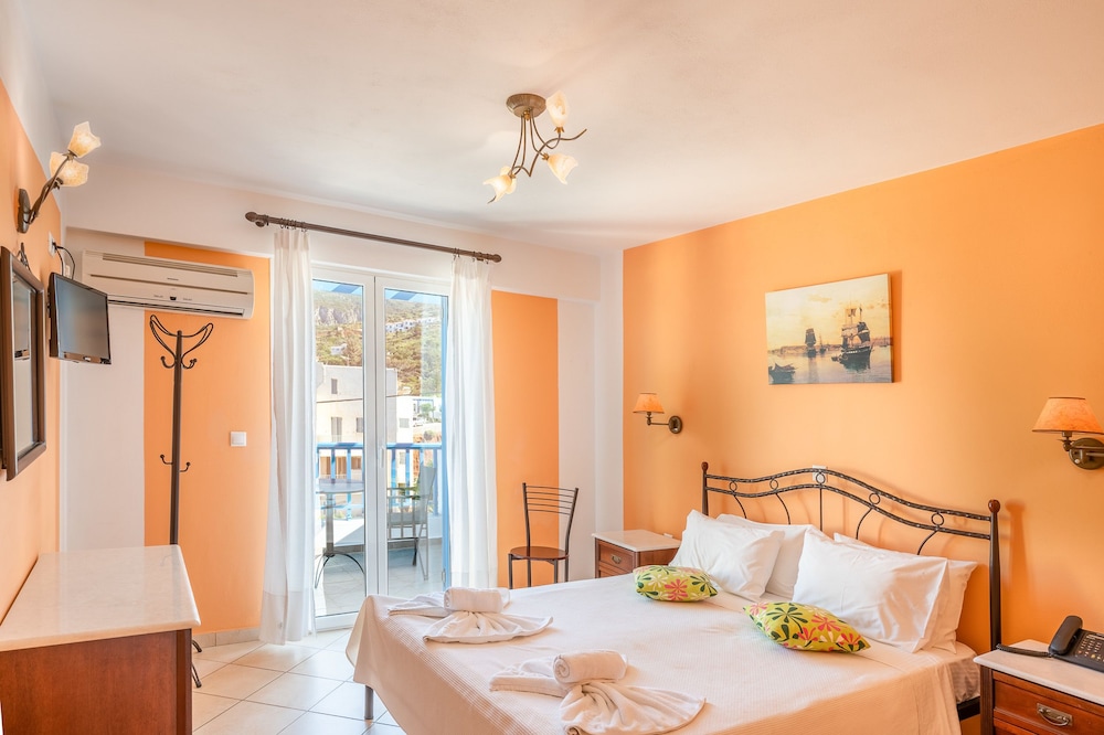 ROMANTICA HOTEL 27/65