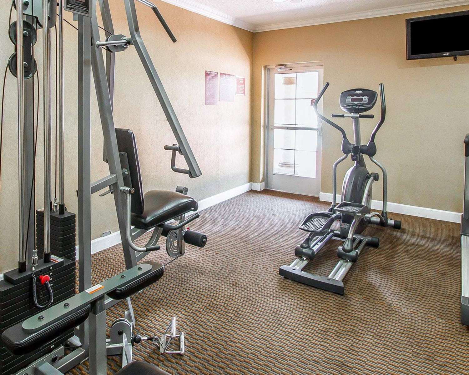 Super 8 by Wyndham Mesa Downtown Near Convention Center 13/20