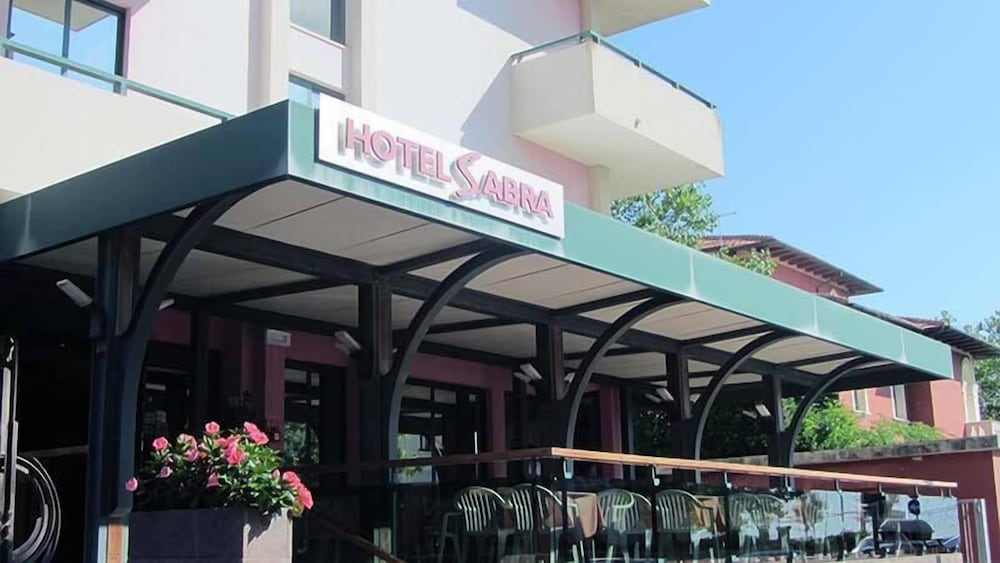 Sabra Hotel 4/35