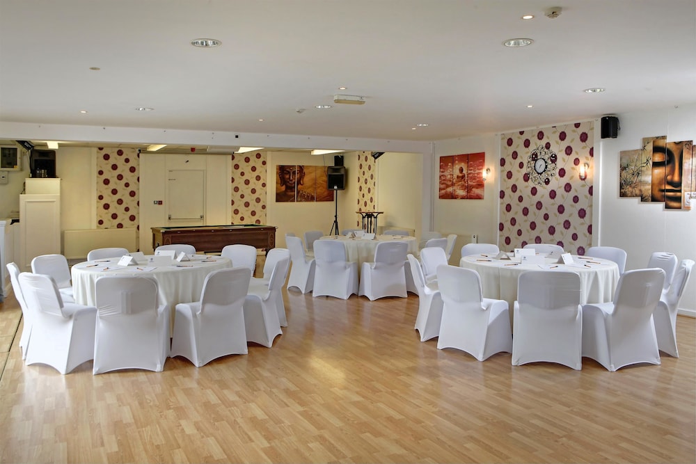 Deincourt Hotel 18/23