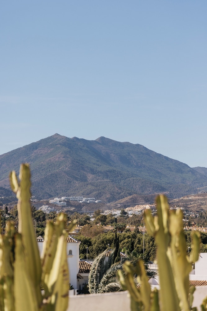 ME Marbella 66/69