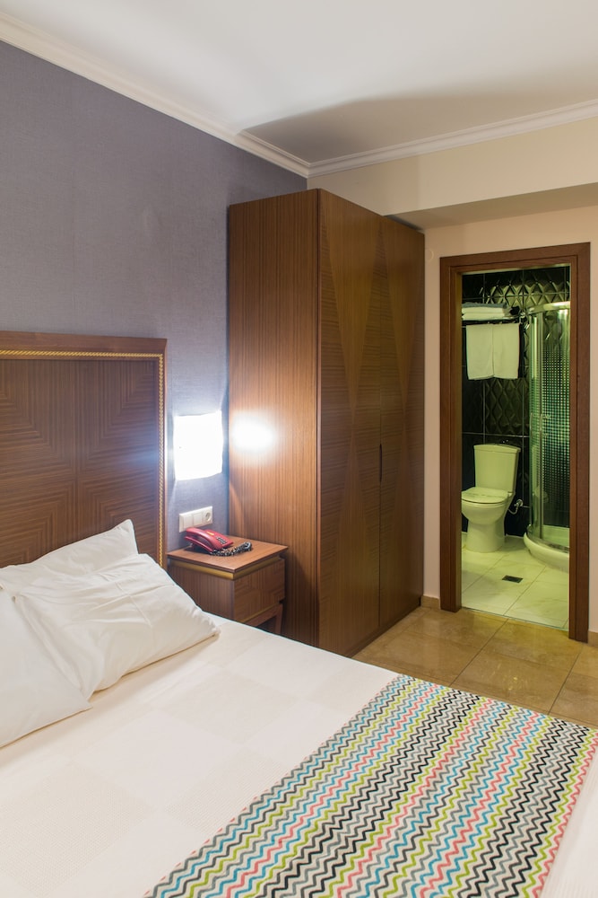 Mediterranean Resort Hotel 16/60