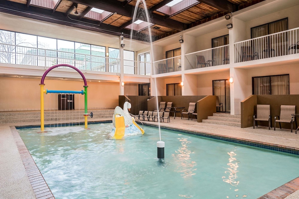 Ramada by Wyndham Plymouth Hotel and Conference Center 4/57