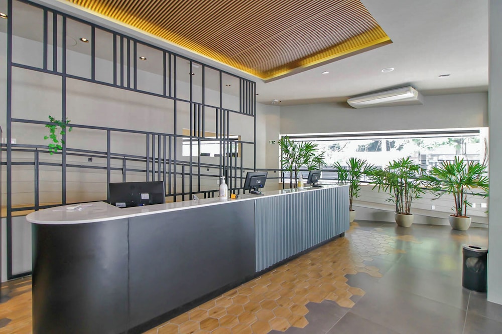 Coral Tower Trade Center Hotel 4/49