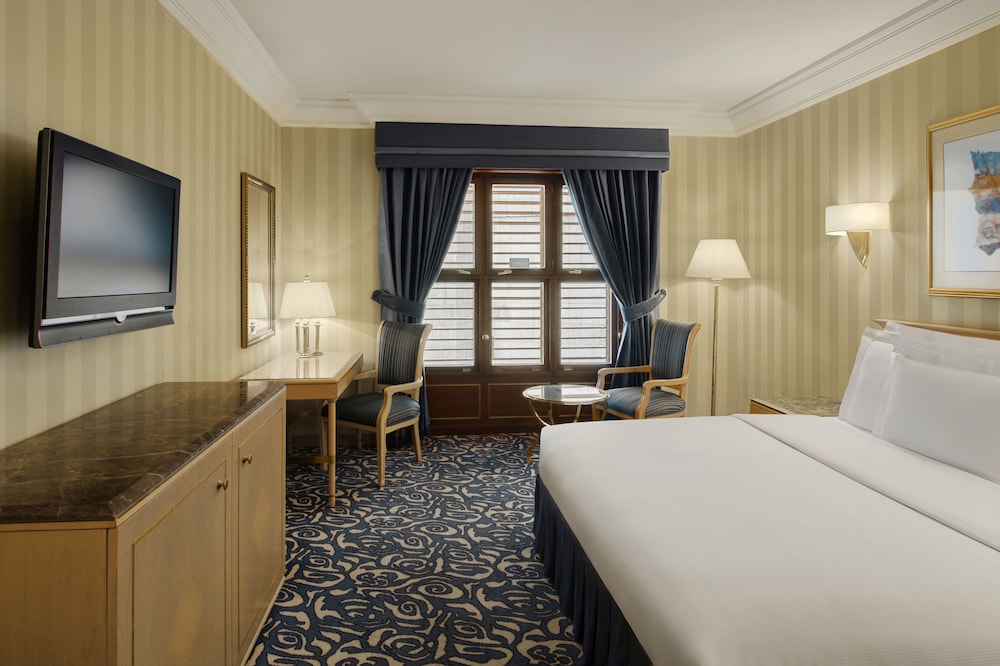 Guest Room, King Bed